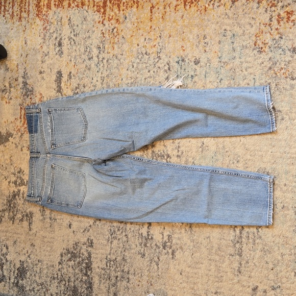 Abercrombie Classic Fit Mom High Rise Jeans | Size 28 - Picture 6 of 6